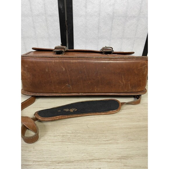 Vintage SCHLESINGER Messanger  Leather Bag. - Picture 9 of 14